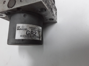 Kia Sorento (2009–2014) ABS unit 589202P700 - 3