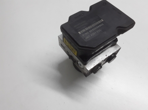 Kia Sorento (2009–2014) ABS unit 589202P700 - 4