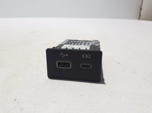  USB-Anschluss  - 8619048110 