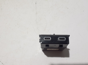 LEXUS RX LA1 (2022–2026) USB-Anschluss 855320E070 - 2