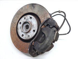   Front wheel hub  -  