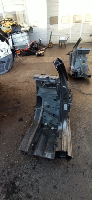 AUDI A4 B9 (2015–2026) Eesmine tugijalg 8W0805140TA - 2