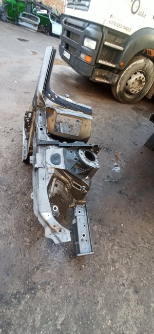 AUDI A4 B9 (2015–2026) Eesmine tugijalg 8W0805140TA - 3