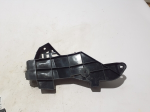 Rear bumper bracket - 525660E060