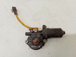 Kia Sorento (2002–2009) Front door window regulator motor 824503E000 - 2