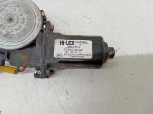 Kia Sorento (2002–2009) Front door window regulator motor 824503E000 - 3