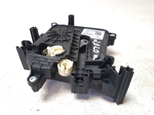 Volkswagen Caddy V (2020–2026) Sliding door lock 2K7843653C - 4