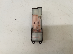 NISSAN X-Trail T30 (2001–2007) Front door glass switch 6Z08 - 2