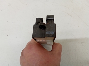 NISSAN X-Trail T30 (2001–2007) Front door glass switch 6Z08 - 3