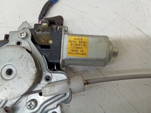NISSAN X-Trail T30 (2001–2007) Priekšējo durvju logu pacēlājs 807318H301 - 2