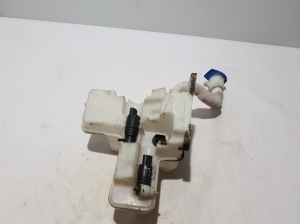 Volkswagen Passat B8 (2014–2023) Front washer fluid reservoir 3Q0955453A - 4