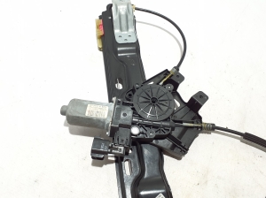 Land Rover Evoque (2011–2018) Front door window regulator LR067999 - 2
