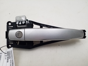 Front door external opening handle and its details - 24463526
