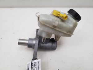  Master cylinder 