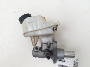  Master cylinder 