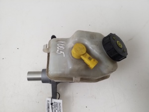  Master cylinder 