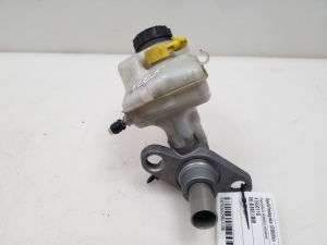  Master cylinder 