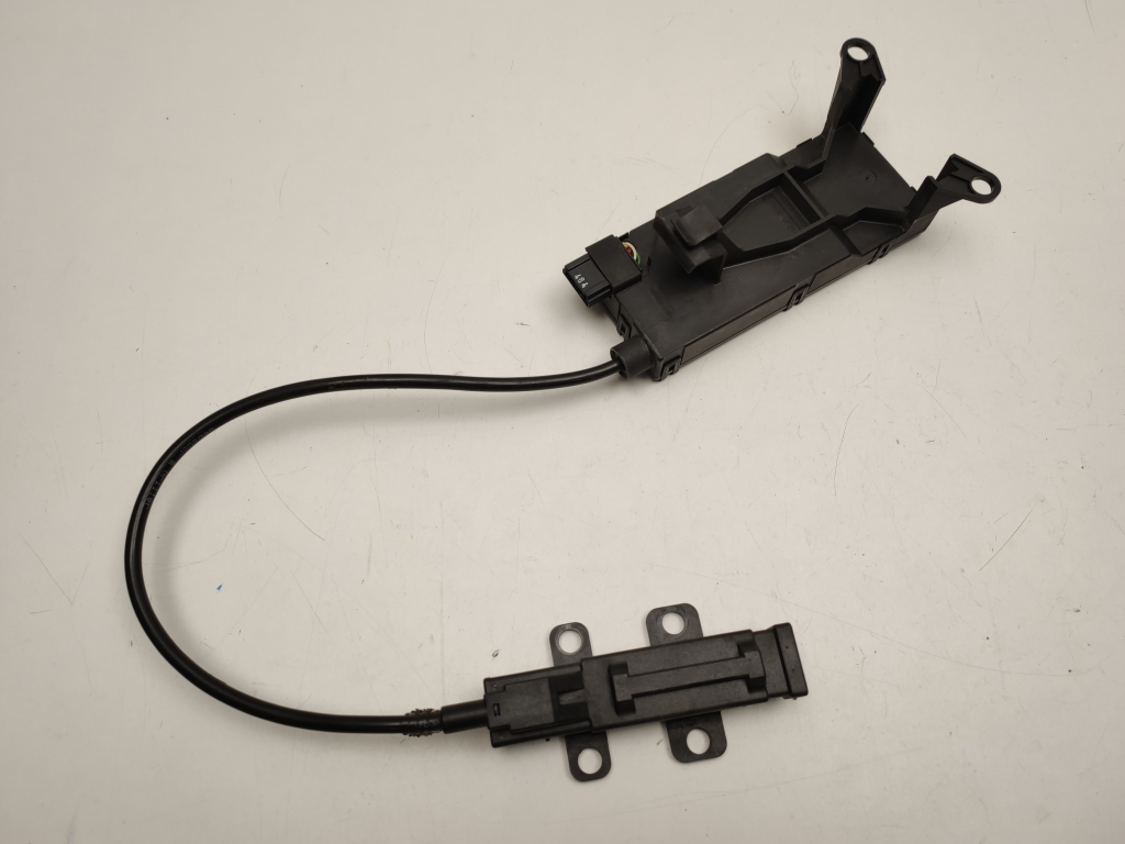 Mercedes Benz SL-Class 230 (2001–2012) Antenne A2308200075 Mercedes Benz SL-Class 230 (2001–2012) Antenne A2308200075