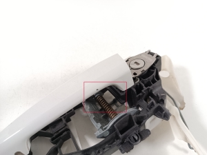 BMW 2 SERIES (F46) (2015–2026) Front door external opening handle and its details - 3