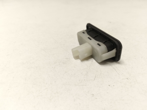 RENAULT Clio IV (2012–2019) Schalter Heckklappe schließen 8200385516 - 3