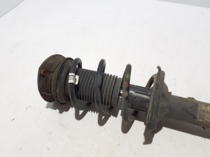 Volkswagen Passat B8 (2014–2023) Eesmine amortisaator 3Q0413031AR - 2