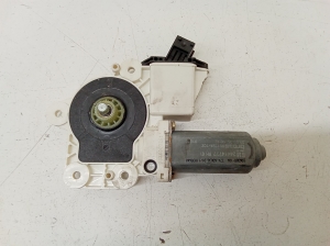 Rear side door window regulator motor - 24414777