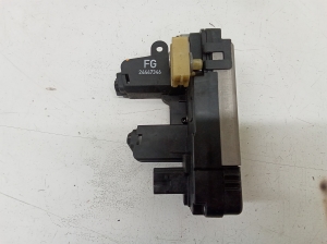 Opel Vectra C (2002–2008) Rear side door lock 24447346 - 2