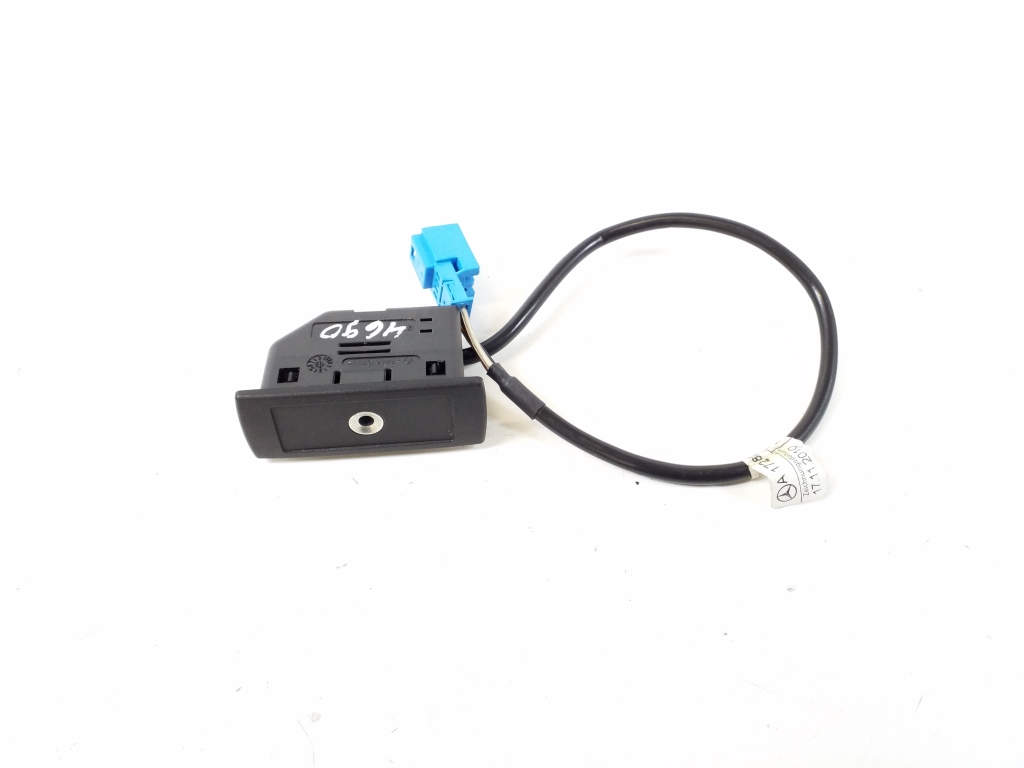 Mercedes Benz SLK-Class 172 (2011–2026) AUX-pesa A1728200815 Mercedes Benz SLK-Class 172 (2011–2026) AUX-pesa A1728200815