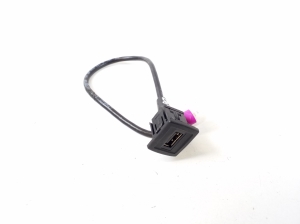 USB-Anschluss - A1728200515