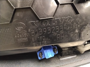 VOLVO V90 (2016–2026) Tagumise küljeukse polster 31393233 - 5