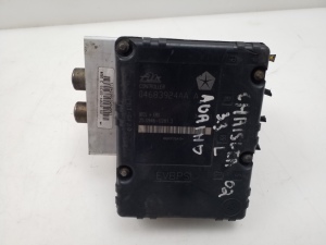 Chrysler Voyager IV (2001–2007) ABS unit 04683924AA - 2