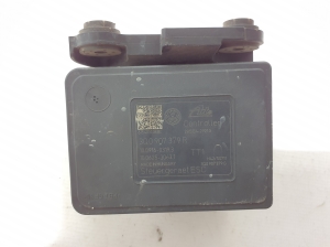 Volkswagen Passat B8 (2014–2023) ABS unit 3Q0614517R - 4