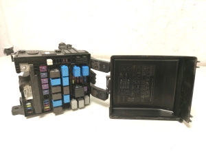   Fuse boxes  - 914353U232 