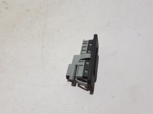 RENAULT Arkana (2019–2026) Trunk opening switch 906069254R - 2