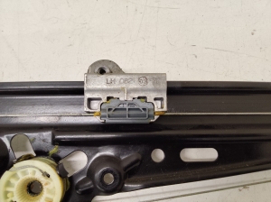 BMW 5 SERIES E60 (2003–2010) Rear side door window regulator frame 7034387 - 3