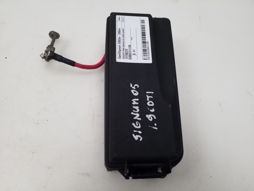 Opel Signum (2003–2008) Kaitsmekarbi korpus kapoti all 13190370 Opel Signum (2003–2008) Kaitsmekarbi korpus kapoti all 13190370