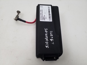 Fuse box housing under the hood - 13190370