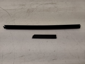 BMW 5 SERIES E60 (2003–2010) Tagumise külgukse klaasi sisemine liist AL3291R - 2
