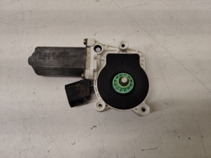 Aizmugurējo sānu durvju logu pacēlāja motors - 6922319