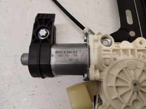 BMW 5 SERIES E61 (2004–2010) Front door window regulator 6981141 - 4