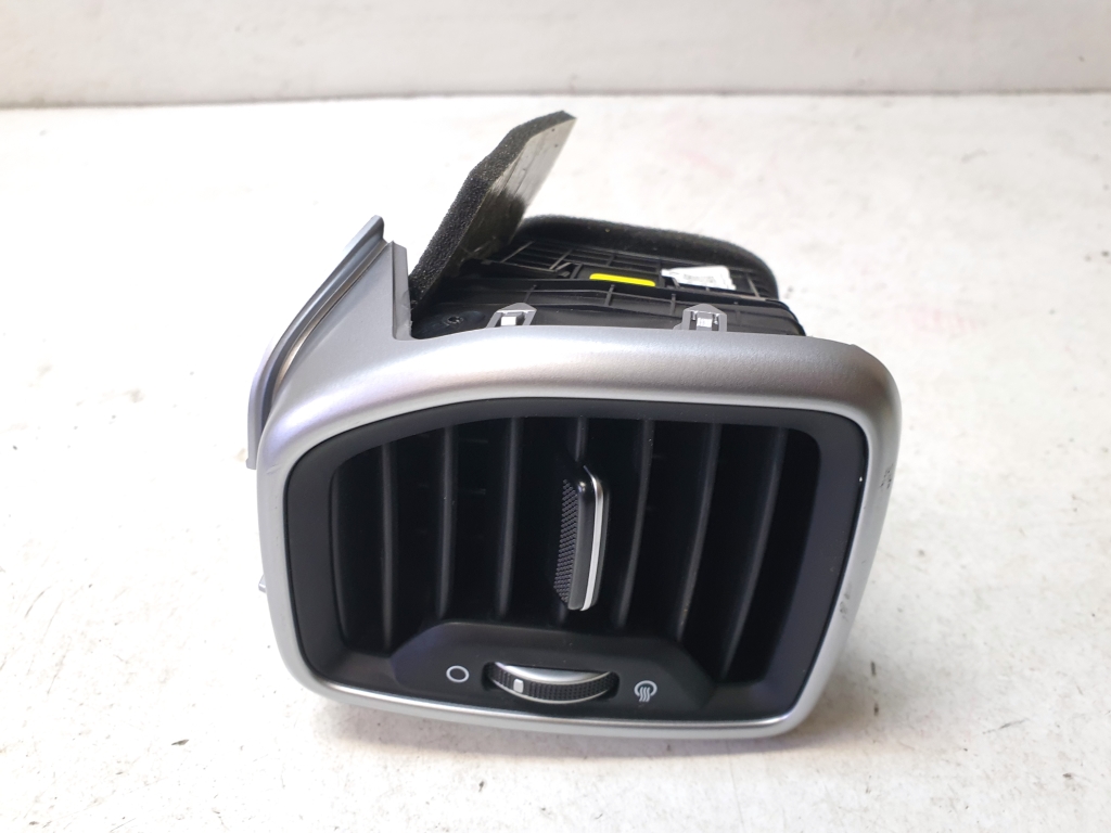 Kia Sportage (2016–2021) Dashboard air vent grilles 97480F1AA0KA1