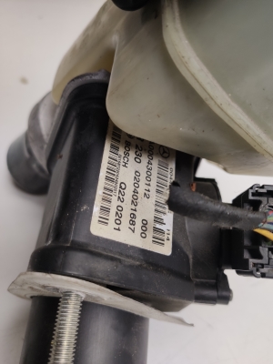 Mercedes Benz SL-Class 230 (2001–2012) Brake master cylinder A0004300112 - 3