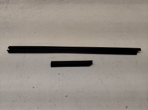 Rear side door inner window molding - 7049438