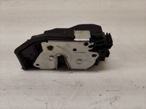 Rear side door lock - 7202148