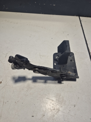 Opel Movano B (2010–2022) Lükandukse kinnitus 745963412R - 4