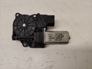 Rear side door window regulator motor - 3L1234B