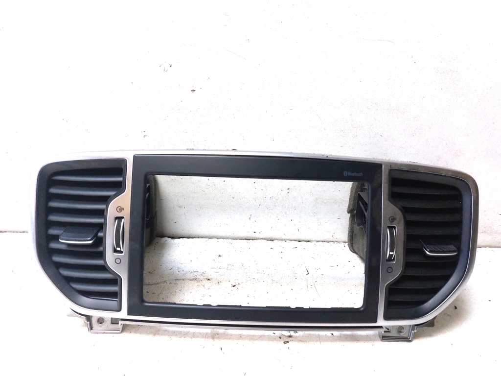 Kia Sportage (2016–2021) Dashboard air vent grilles 97420F1000 Kia Sportage (2016–2021) Dashboard air vent grilles 97420F1000