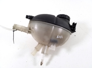 Mercedes Benz E-Class W212 (2009–2015) Ausgleichsbehälter A2045000849 - 2