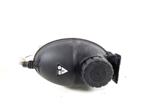 Mercedes Benz E-Class W212 (2009–2015) Ausgleichsbehälter A2045000849 - 4