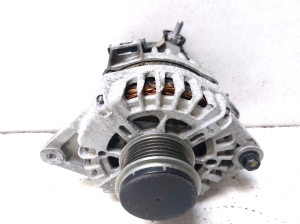 Kia Sportage (2016–2021) Alternator 373002B970 - 4